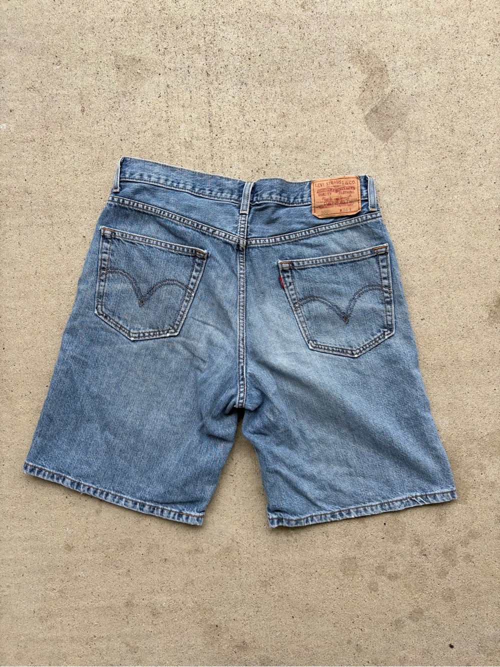 Vintage 2000s Levis 550 Relaxed Fit Denim Shorts Jorts Medium Wash 34x9